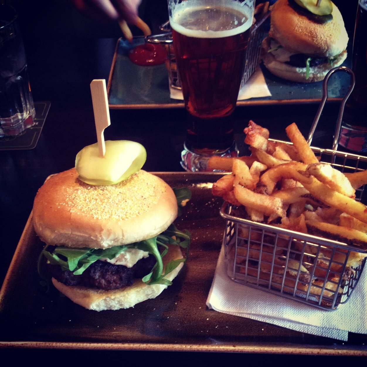 Tweetin' about Meatin' (verb: the action of eating meat)