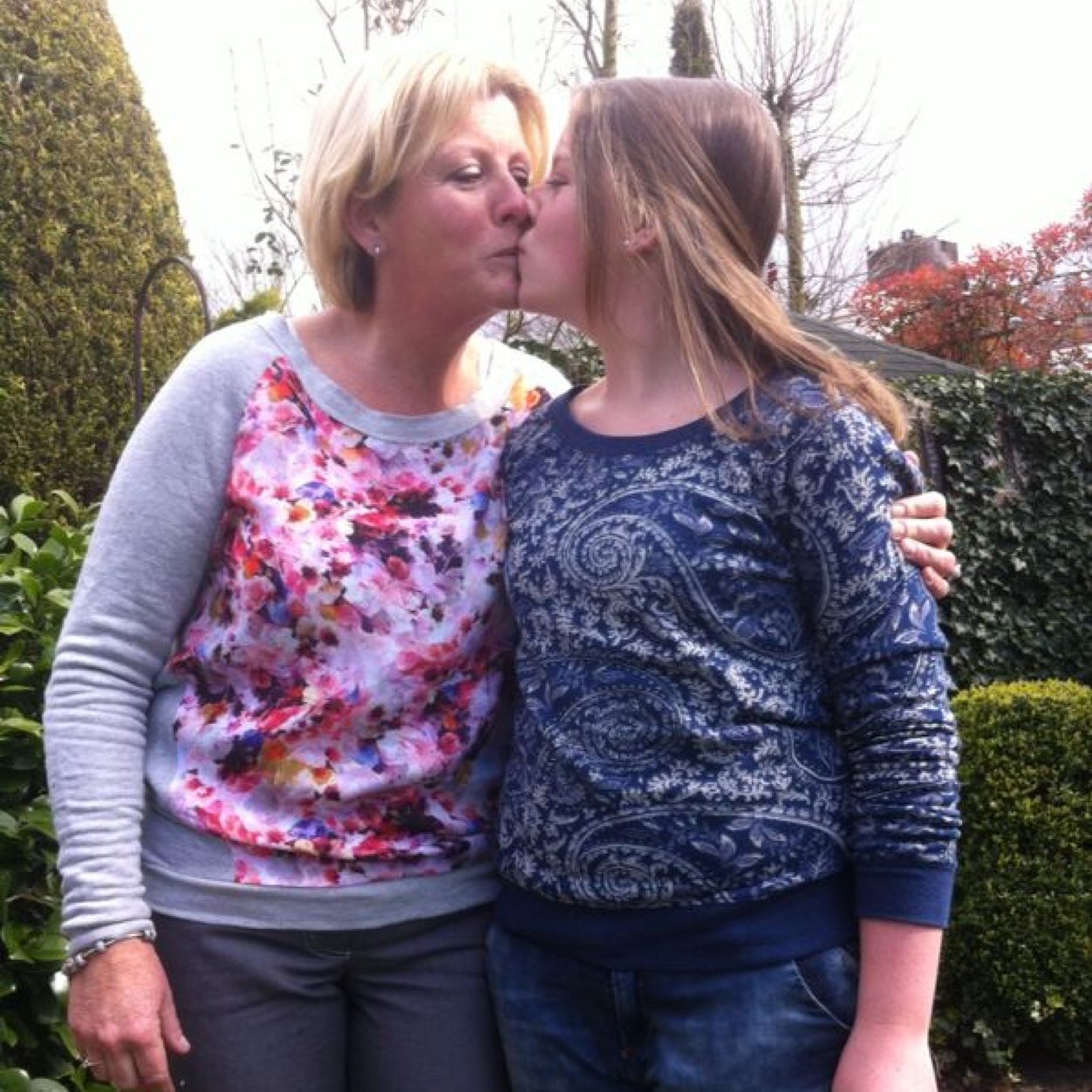 famkebouman_'s profile picture. love music/art /game /⚽️football /VV desk /D5 /van haestrechtcollege /nova scotia duck tolling retriever /diamonds /