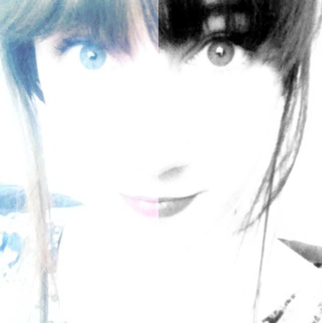 French speaking, Koala loving, Rocky & Derren Brown obsessing, rollercoaster maniac and full-time CumberBitch!