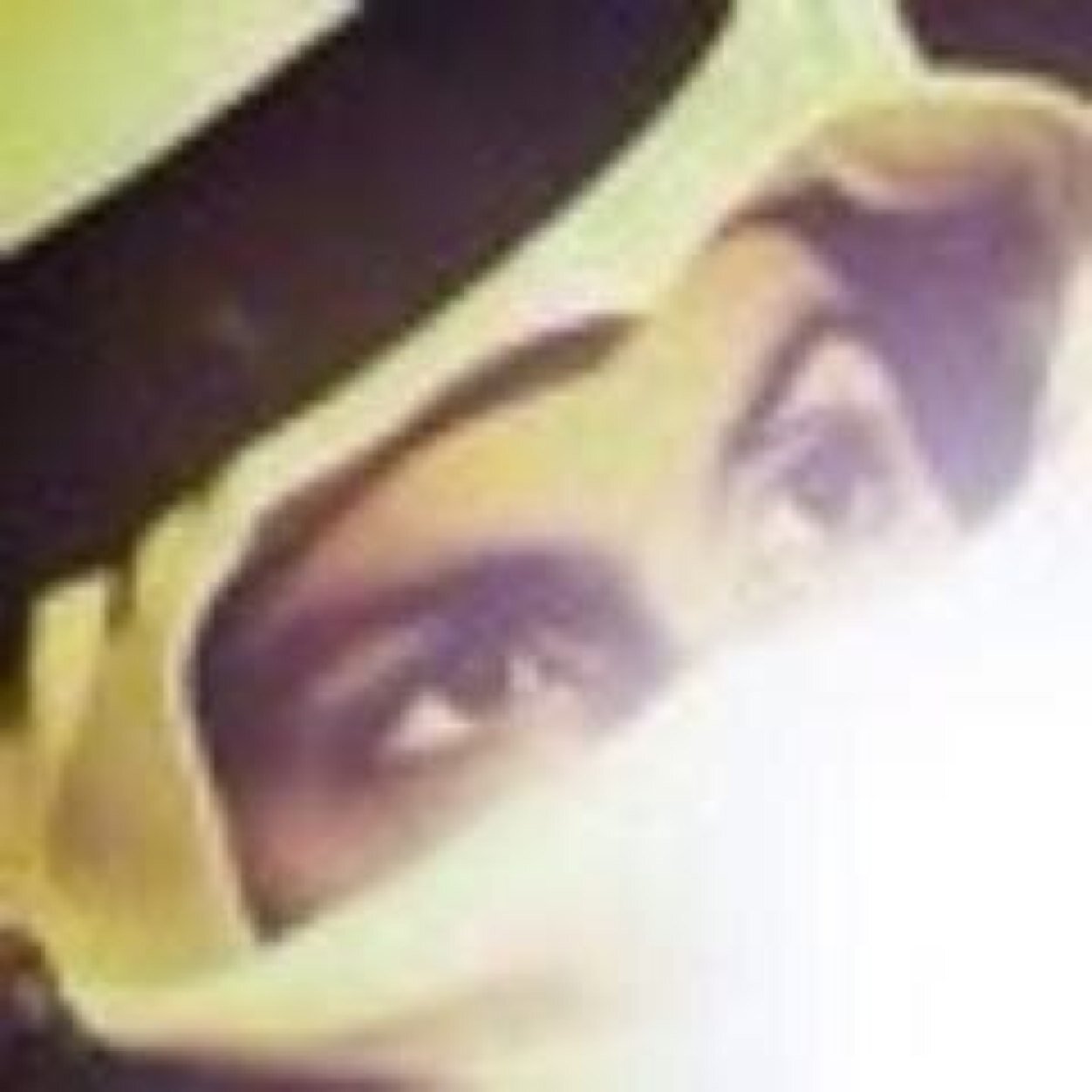 أنا ما دخلت تويتر عشان شهرة وبنت , أنا يحكمني عقل ميزته الرزانه ,كتاباتي كلها شخاميط , شخاميط خطبت التكانه , أعلمكم فنون الحب وشنو معنى الخيانه رمضان ٢٠١٤