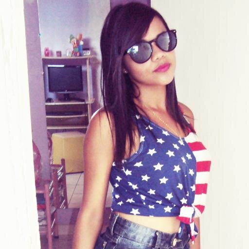 Pisciana, apaixonada pela vida, cursando faculdade de Pedagogia, Feliz da vida *--*