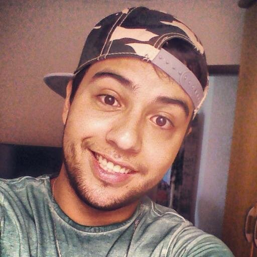 Sinceridade é defeito ninguém vai me concerta, unico homem perfeito morreu pra nos liberta..