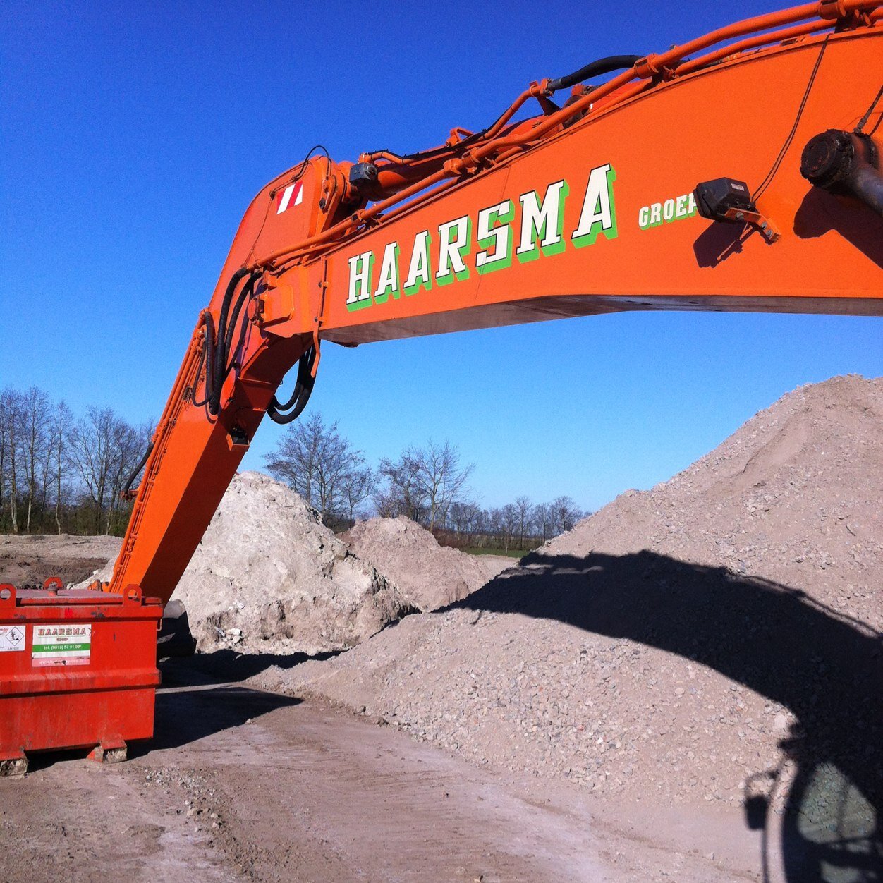 Aannemingsbedrijf in de Grond-, Weg-, Water-, en Betonbouw. Ruime ervaring en expertise op vele bouwterreinen. #sterkopelkterrein