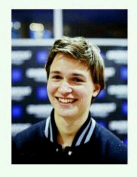 «Born and raised in NYC» Intelligent, humble, lovely and funny person all in one: Ansel Elgort. (Upcoming movies: Divergent & TFIOS, Carrie its out in DVD!