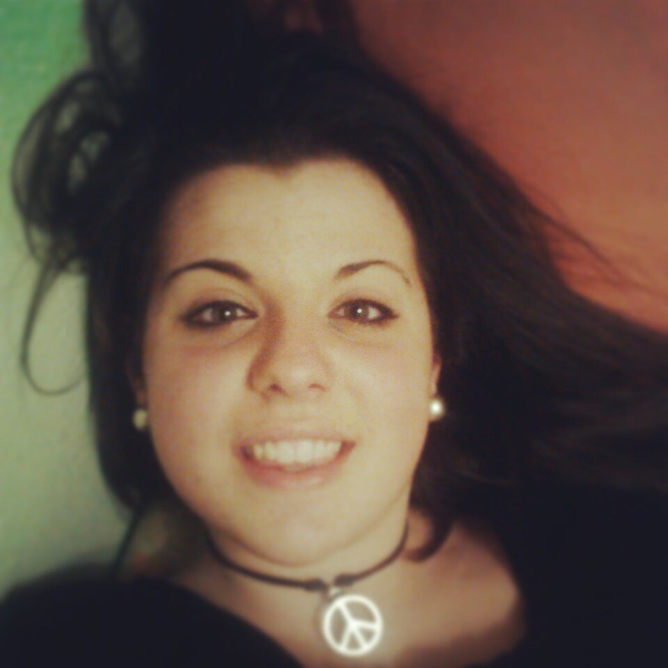 Asi como hay cosas que pasan por algo, hay cosas que por algo no pasan . Prefiero sorpresas, a promesas ! E.D.D;)