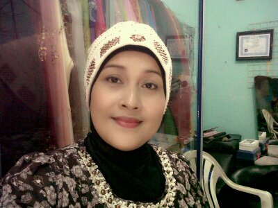 Stylis Dinda Salon and Manajer Dinda Cell