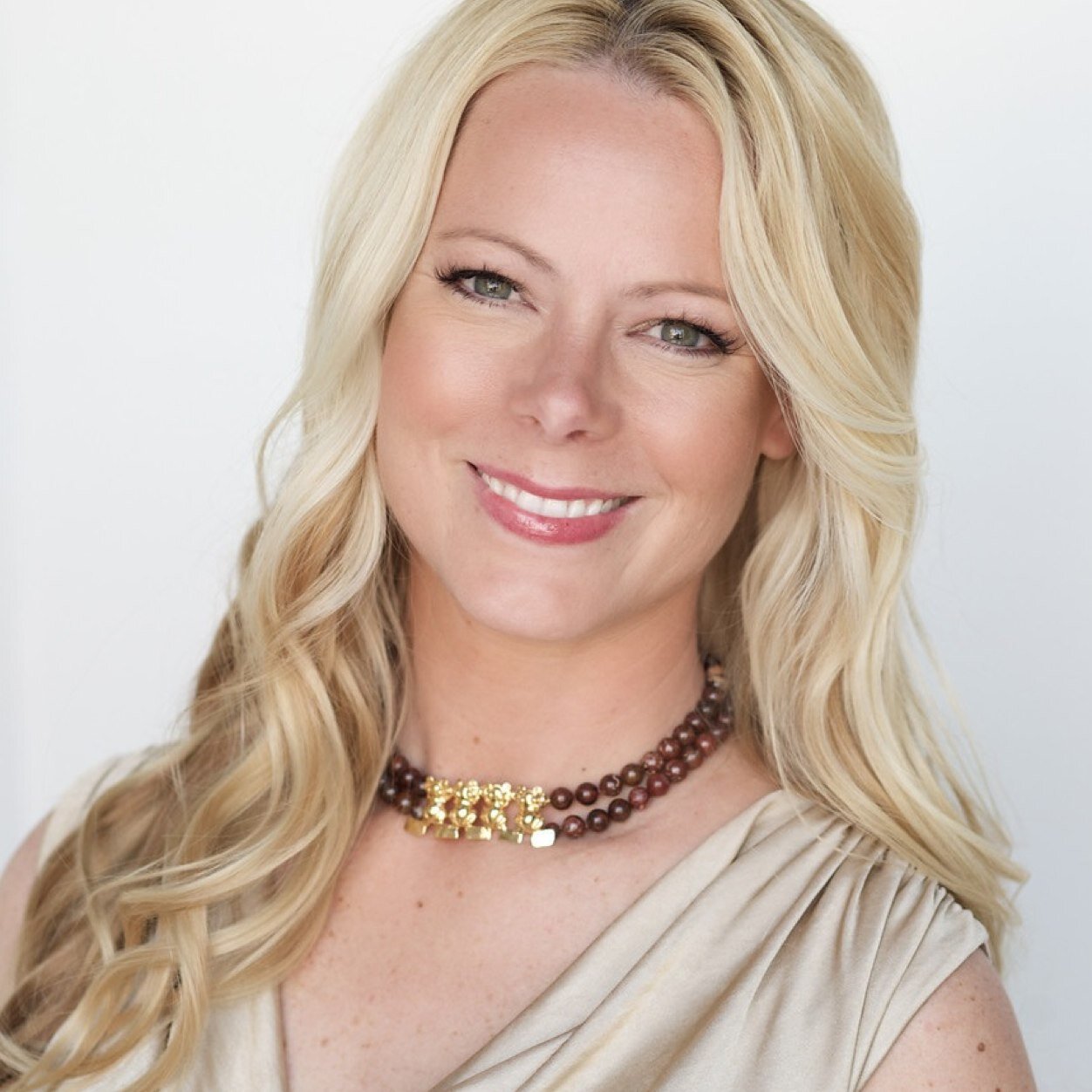 CristinaBailyB's profile picture. Peruvian born, Panamanian raised, British citizen with U.S. residency gal who loves life.