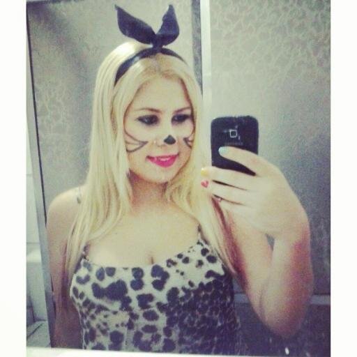 ' Namorada do José Henrique ಌ 18 anos, tourina, ignorante, feliz, gulosa, medrosa, boba, baixinha rs' preguiçosa, ciumenta, super feliz! Cursando Cabeleireira;*