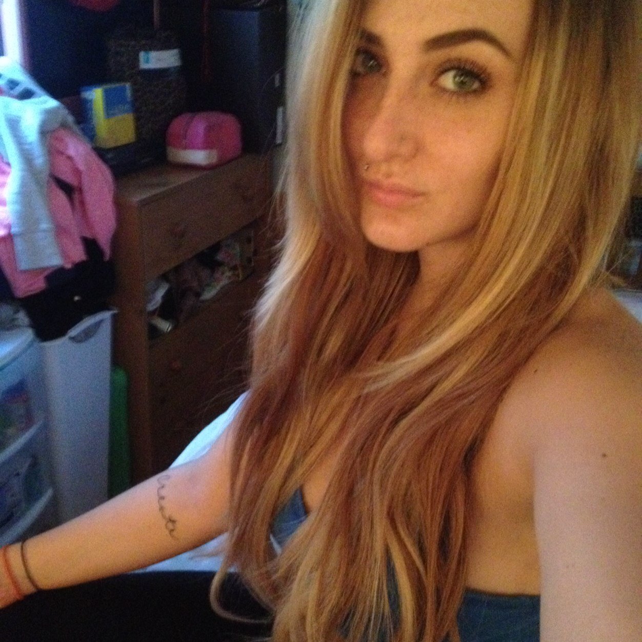 Overly obsessed with Makeup, Fashion, Hair and Beauty.
