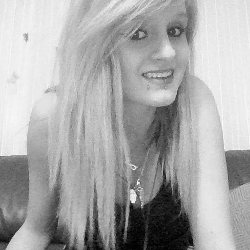 Soit toujours présent pour ta copine, car si tu ne l'ai pas, quelqu'un le sera pour toi *--*.