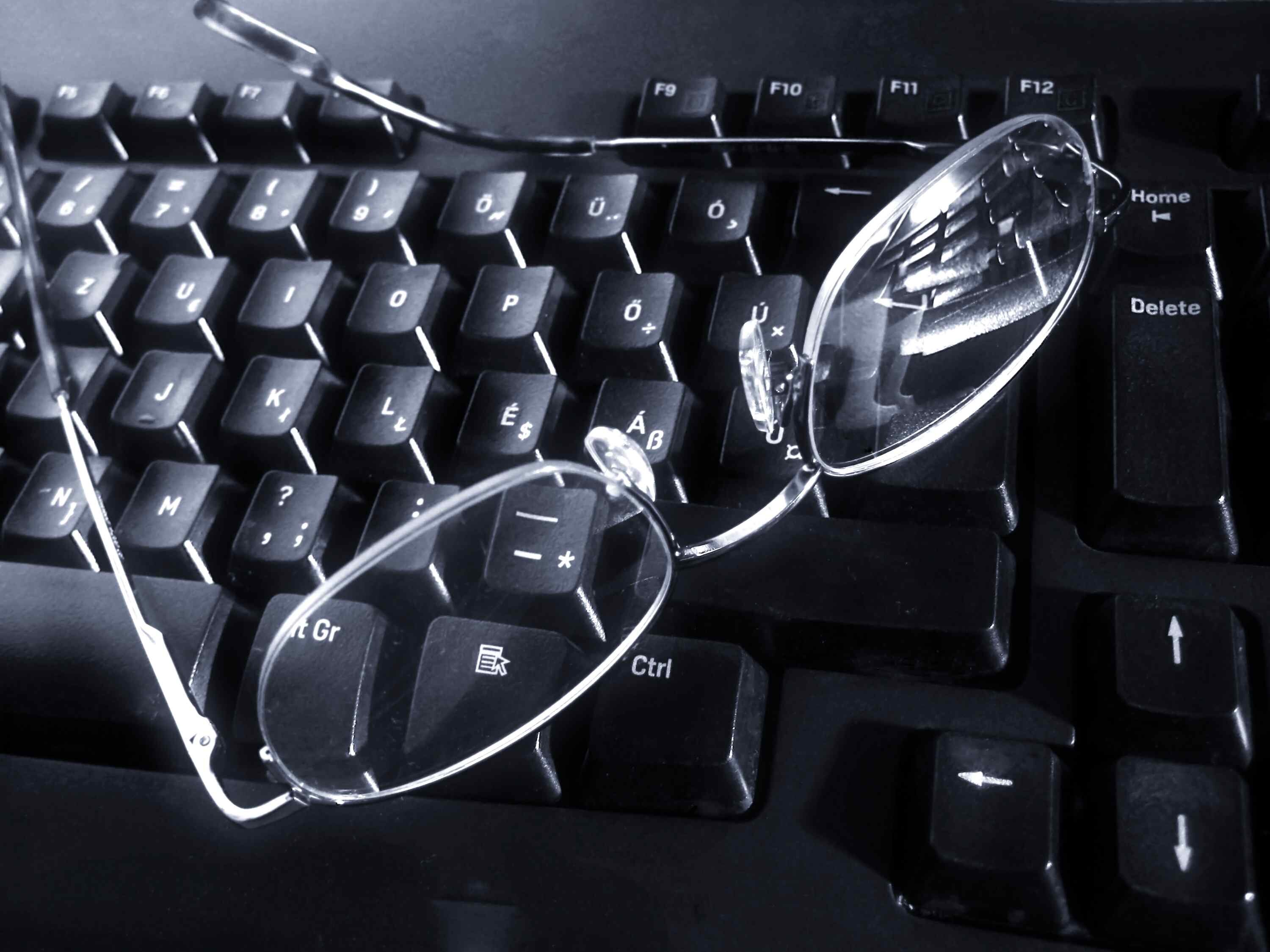 Tech, music, gaming—these are my favorite topics to write about.