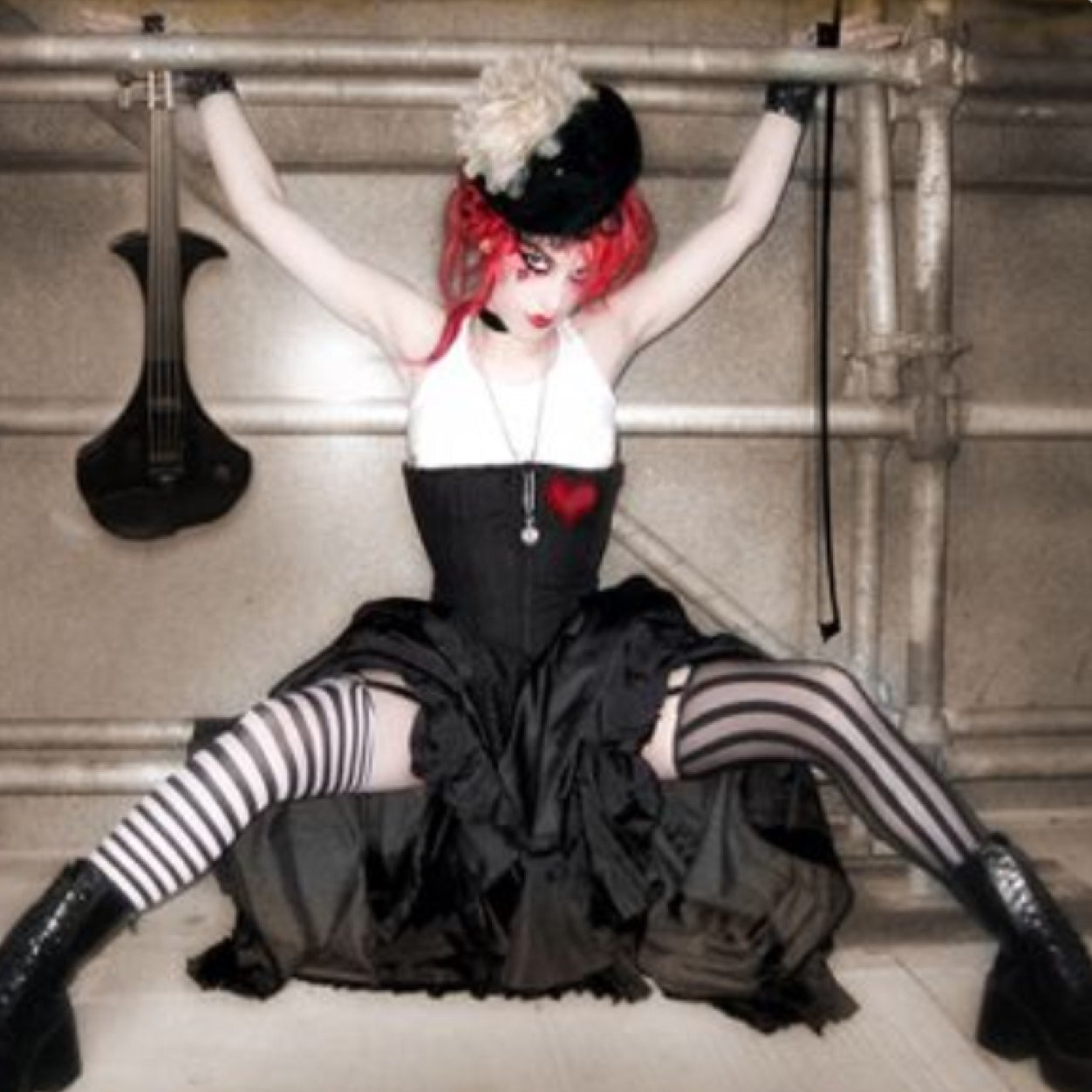 Let me free you with my violin and my knife! I was turned crazy in this blasted Asylum so be careful... I have a tendancy to bite strangers!
