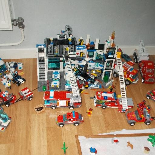 Le compte twitter dédie exclusivement a la chaine de julien le legoman sur youtube =D