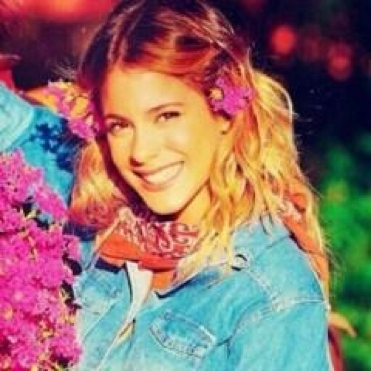 Hola ! Je suis une très grande Tinistas Française !! @TiniStoessel est ma vie, mon idole, ma reine... ☮ Follow Back ! Te Amo Tini ♥️