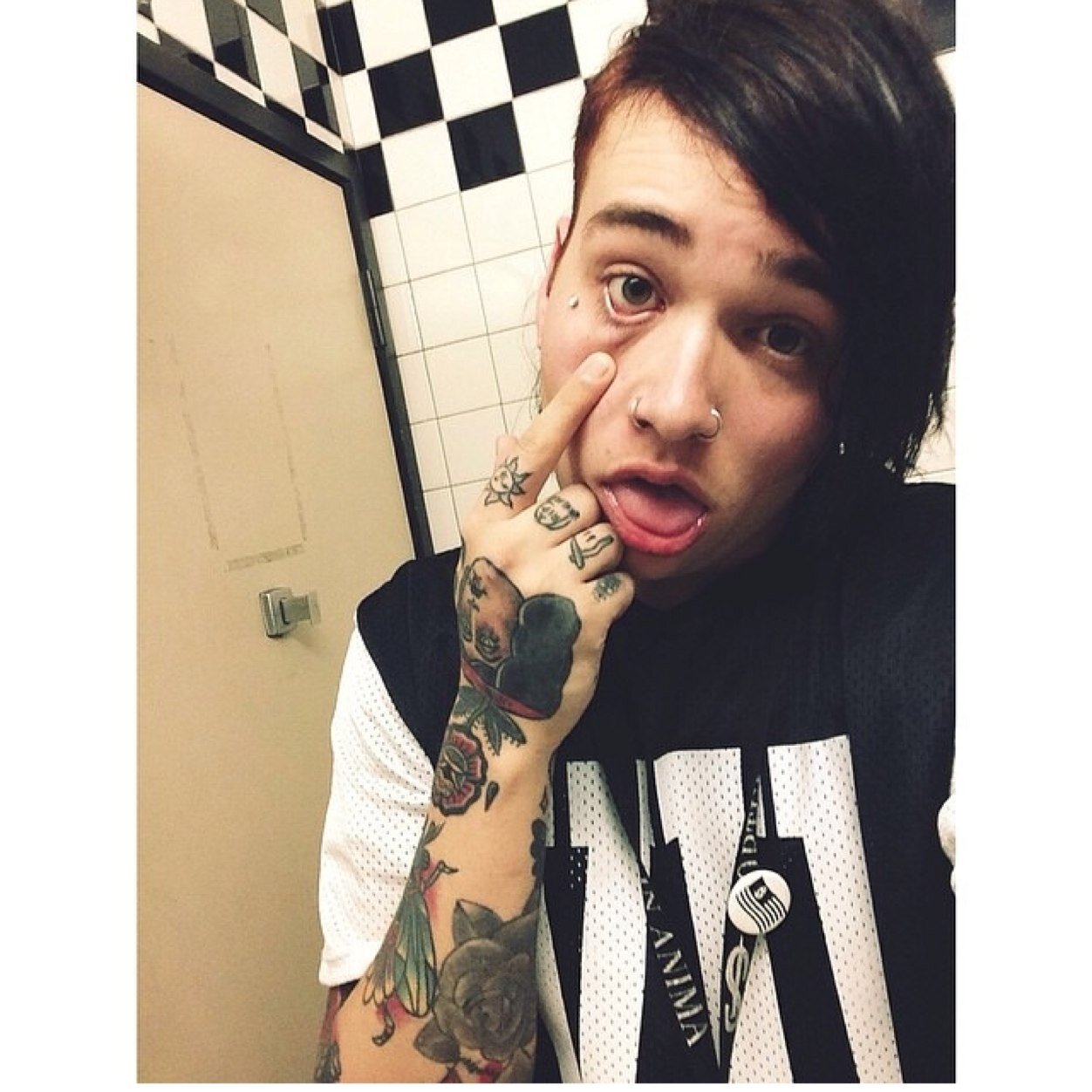 XV | teenage girl | I just really like bands and tumblr. | i blog a lot and cry.