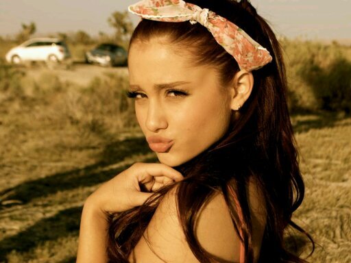 follow @dinawerv because she gave you this free follow :) xxxx