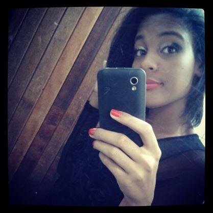 To fugindo de tudo que apaga meu sorriso.