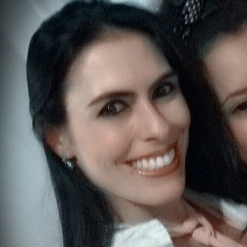 Eu sou Lud Lacorte, tenho 35 anos. Passei por 2 gestações e de ambas engordei bastante. Emagreci quase 23kg. Mudei radicalmente a minha vida e hj sou mais feliz