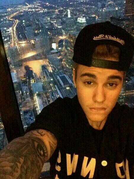 15 years old, I'm Belieber 5 years I love Justin Bieber !!! I was on BELIEVE TOUR