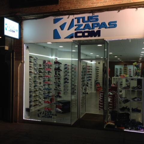 zapatillas de moda, complementos y textil de moda
