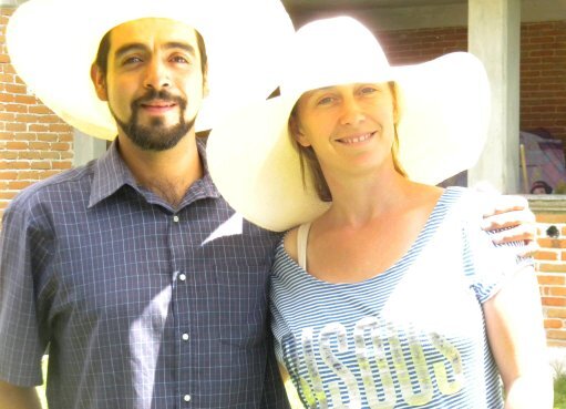 Construyendo en familia una casa con puro reciclaje para demostrar que una vivienda no es a fuerza sinónimo de endeudarse 30 años