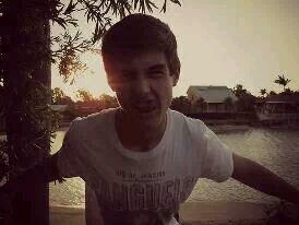 Mi nombre es Facundo. Amo a Dios, Austin Mahone y Selena Gomez y me gusta Justin Bieber. Agus sos mi vida