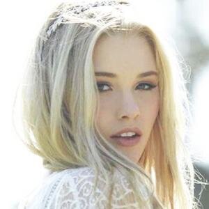 MarissaRPCF's profile picture. 17. Soy alegre, simpatica, me encanta la musica y el arte. La rubita de Seb y la novia de Ross -inserte corazoncitos-