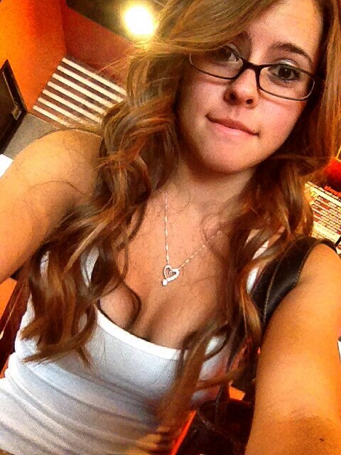 _katiestrong_'s profile picture. | Snowboarder | Beach Girl | Artist | Traveler | Music | Livin' the Dream |