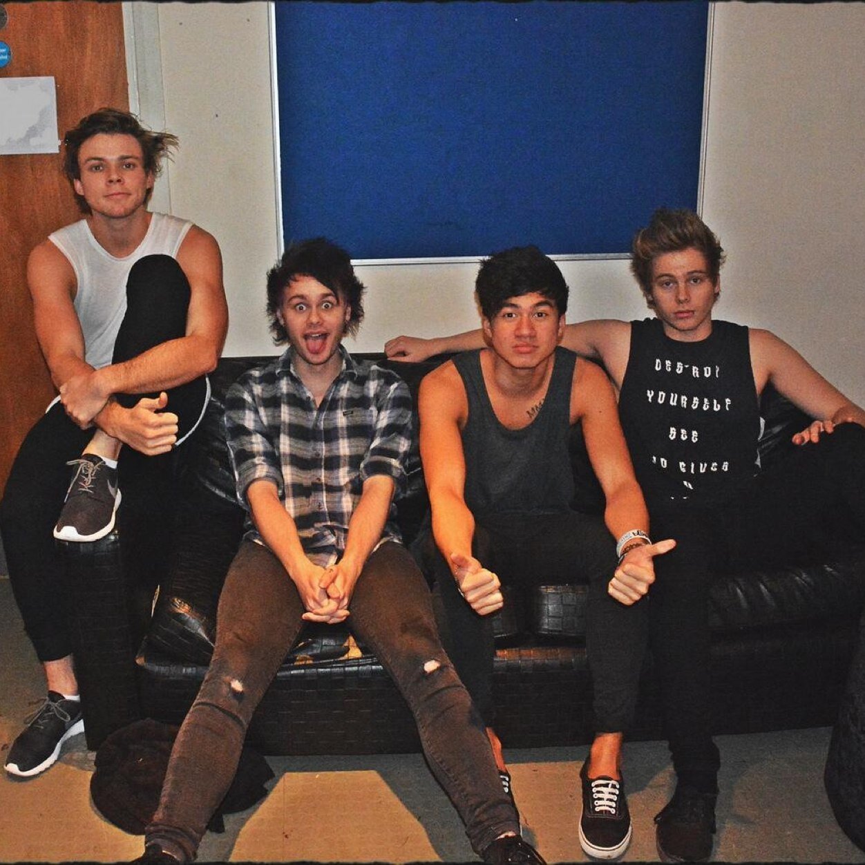hey we're taking on the world 0/4 :( Please rt the link
