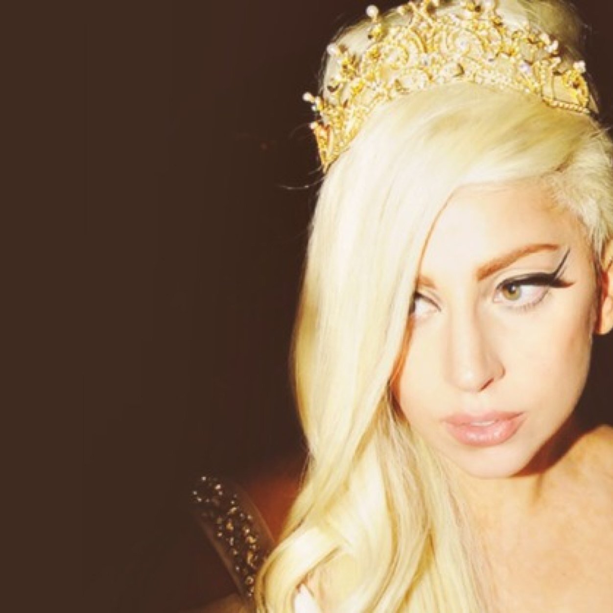 HausofTYSHA's profile picture. G.u.y buy it on iTunes NOOWW!!!!!