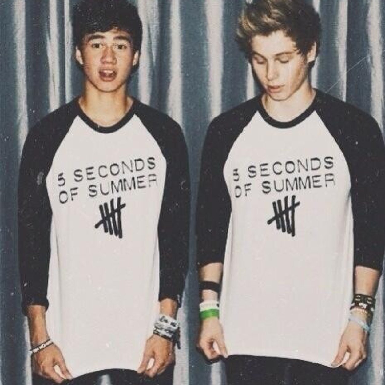 I gave you a free follow! Please follow @woalukey and ask for a solo dm to luke hemmings and 5sos band account!
