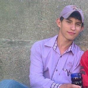 Canceriano;Pai e Mãe-Coisa Mais Importante na Vida;Cowboy Sempre.Segue eu Aqui Cambada;Deus na frente sempre :D