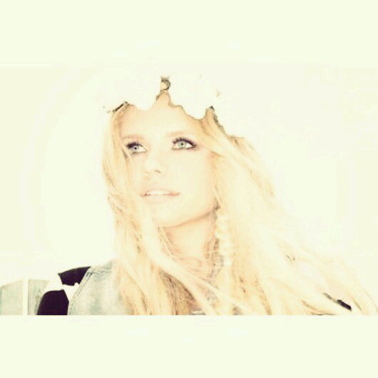 Adicta a euroclub mientras apoyo a Alli Simpson. De Lunes a Viernes de 21 a 23h me encontraras escuchando @Euroclub_Europa.