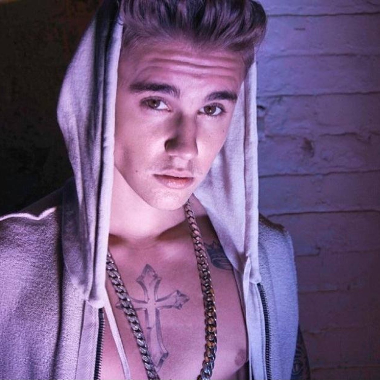 Hi! This is a free follow DON'T FOLLOW BACK HERE, follow her, she follow back! Instantly @ingridfzbieber ILY