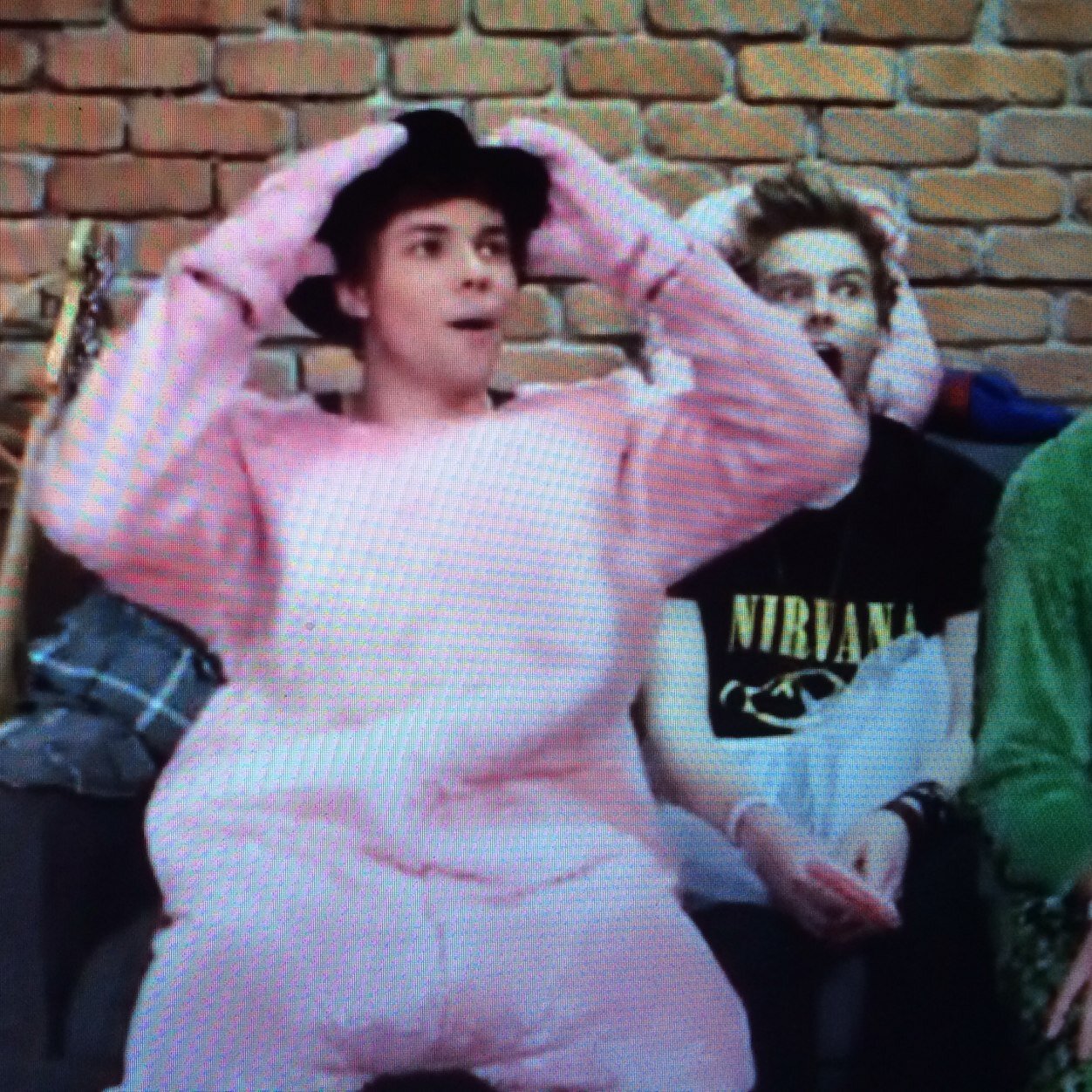 Met 5SOS 23.04.14 and got a pic with calum