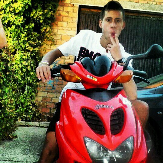 1996.Jugador de los Juveniles de Fuente Palmera.Amante del deporte y las motos *-*