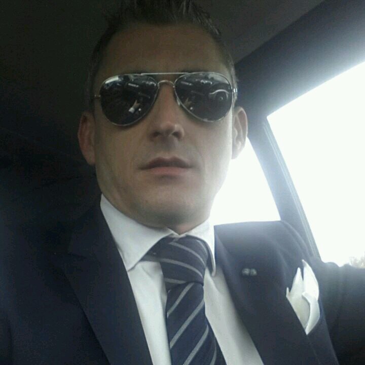 Human Resource Specialist... credi nella realtà dei tuoi sogni. lasciati trasportare dalle onde e se nn puoi vola piu in alto che puoi sorridendo alla vita.