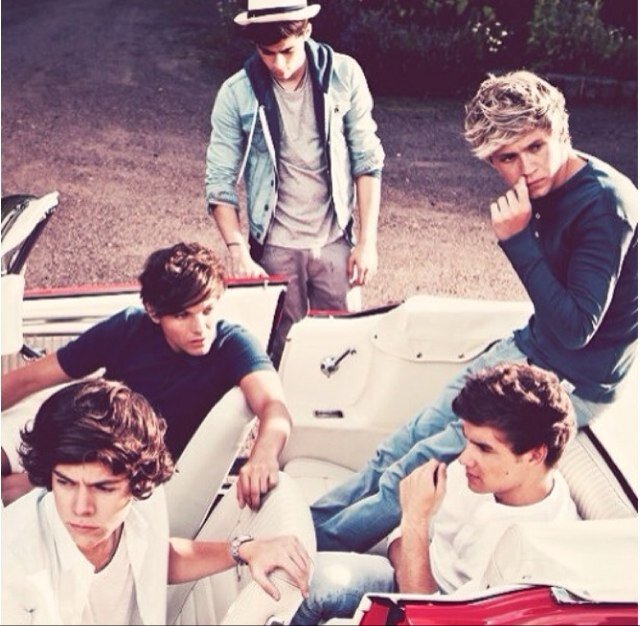 I tweet One Direction quotes, songs, and facts ❤❤