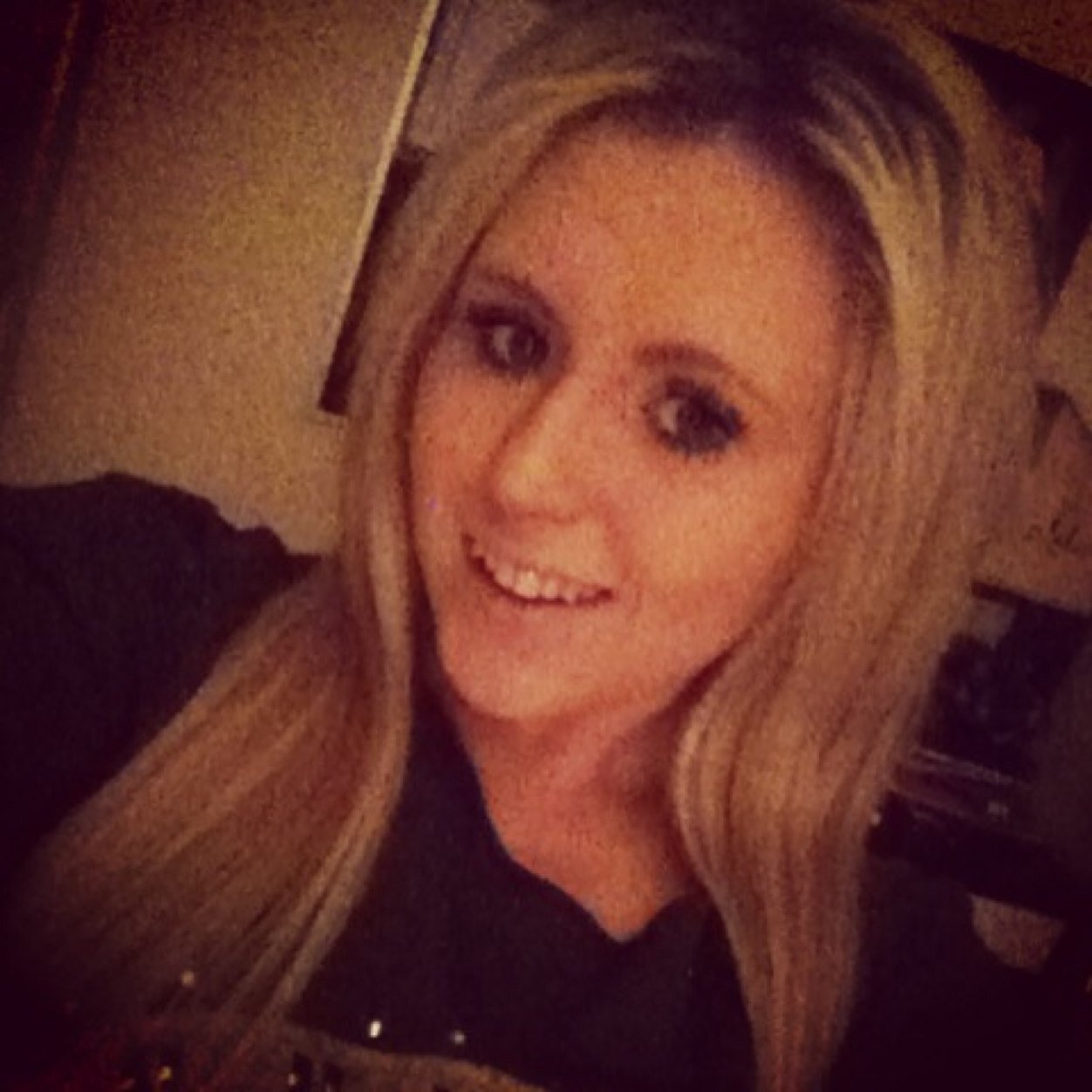 17, dm me your snapchat names :), Follow me and i will follow back :D