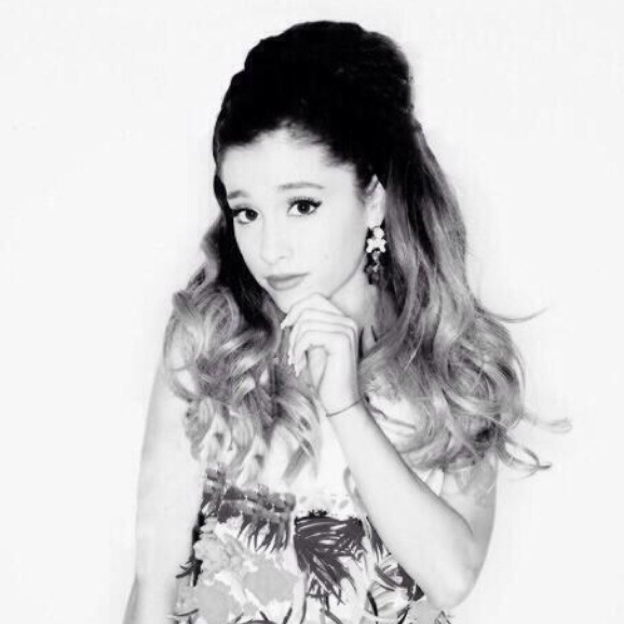Please follow @ihonordemetria ilysm