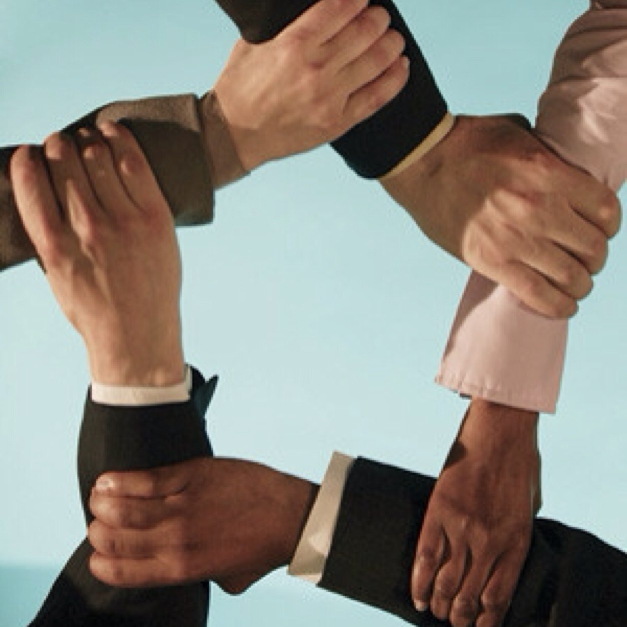 lookashom's profile picture. 