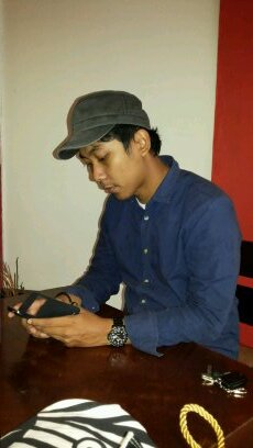 anak ketiga dari pasangan Bapak Dedi Supriadi dan Ibu Yuni saparyuni