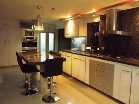 Diseño/fabricación de cocinas y muebles en general (closets, hogar, etc). Síguenos en instagram @CocinasAMedida 
Contacto: 04261844704