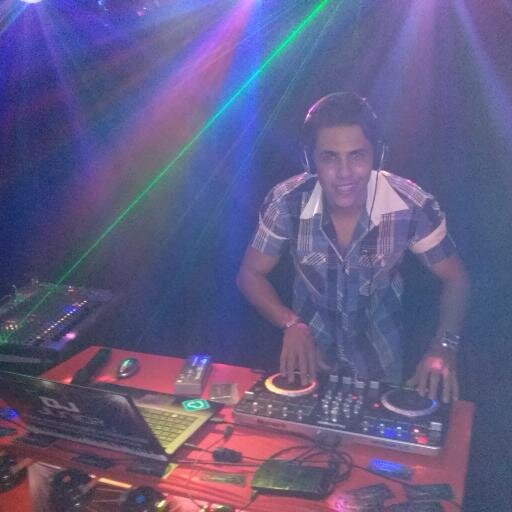 O DJ JÚNIOR TORNAR SUA FESTA INESQUECÍVEL...
ME SEGUE QUE SEGUIREI DE VOLTA ;)