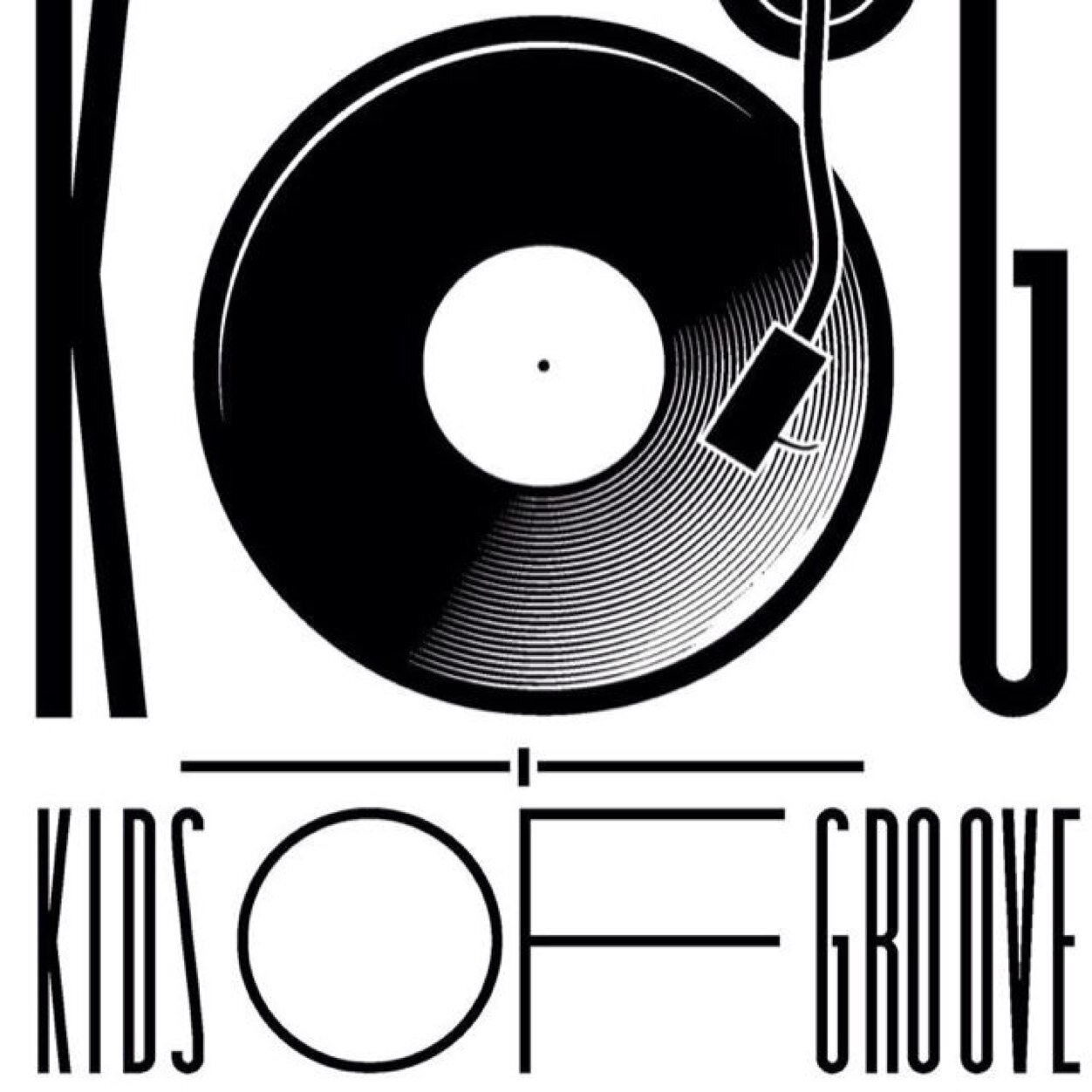 We are 4 musicians (dj/producer) with a musical project in the environment of electronic music.