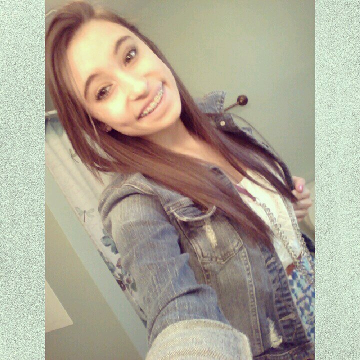 junier 18. taken..      ♛† i am me ill never be who u want me to be soo ill stay me †♛     bedford,IN