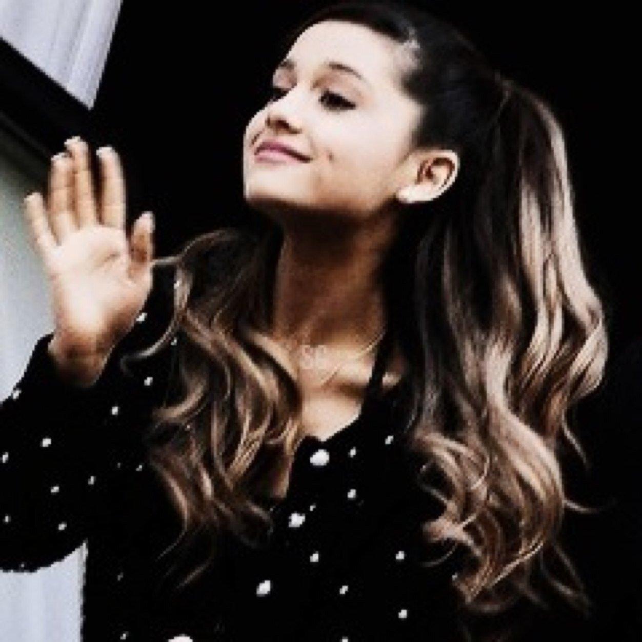 They make me smile. ☆ I love you -- Ariana Grande, Cher Lloyd, 5th Harmony, Demi Lovato, Bastille, TW, 1D, & Lawson