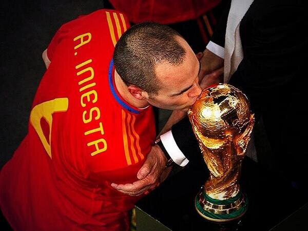 ManuSphera's profile picture. Lo unico que debes saber aqui es que no tengo wifi y tuiteare poco.