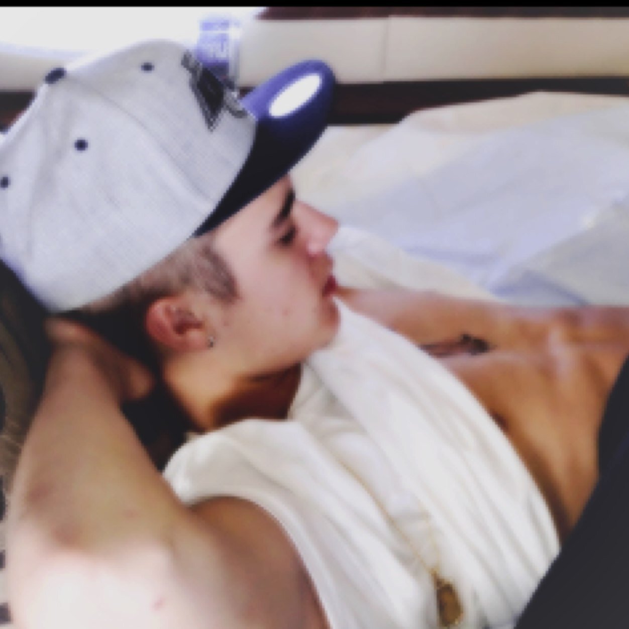 jusxbiebs's profile picture. ''I didn't choose to become a belieber, I just got addicted to the happiness I feel when I see Justin smile'' #beliebers