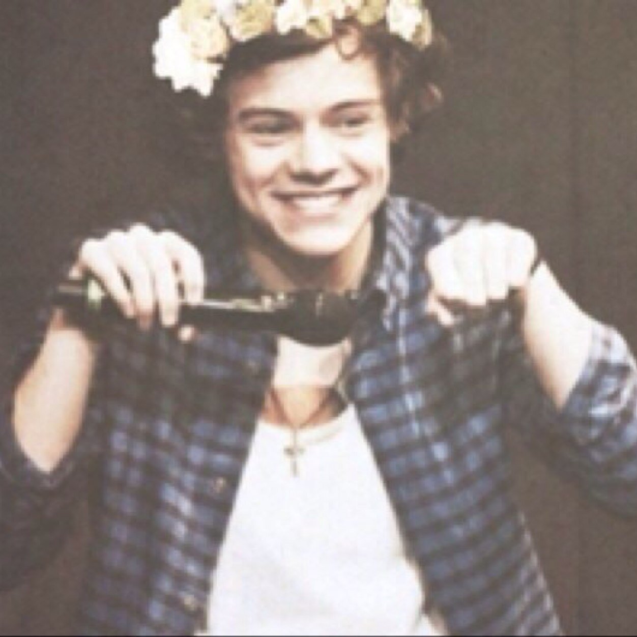 This is a free follow so yeah you should follow @toxicboyluke and i will love u